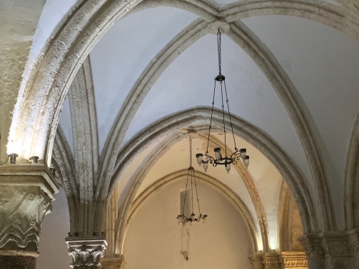 Vaulted ceiling with simple chandeliers